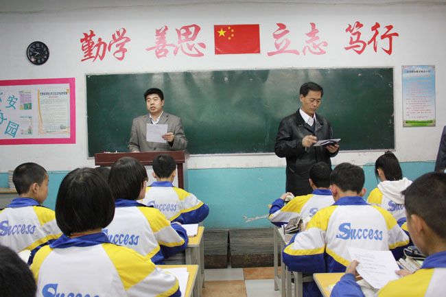 成功学校进行创新教学法示范教学