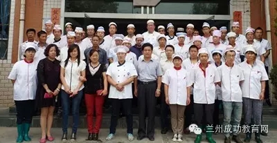 让成功人爱上成功菜—成功食堂工作人员齐亮相